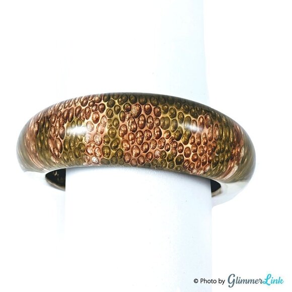 Vintage Clear Lucite Bangle Reversed Painted Carved Snake Skin - Picture 1 of 7